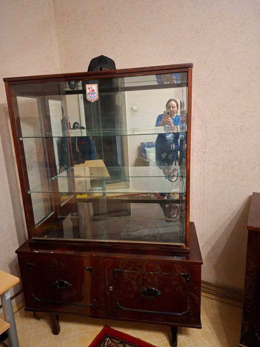 Vand urgent mobila sufragerie set complet in stare buna la un pret foarte bun.