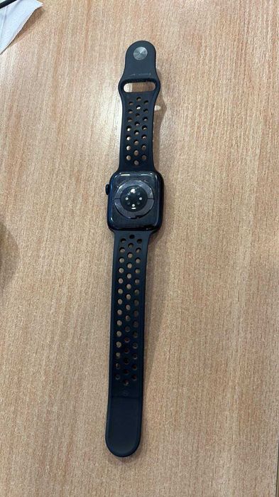Apple Watch Series 7 Nike Edition (GPS + Cellular) 45mm