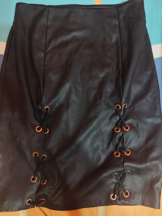 Кожен панталон и кожено яке и пола