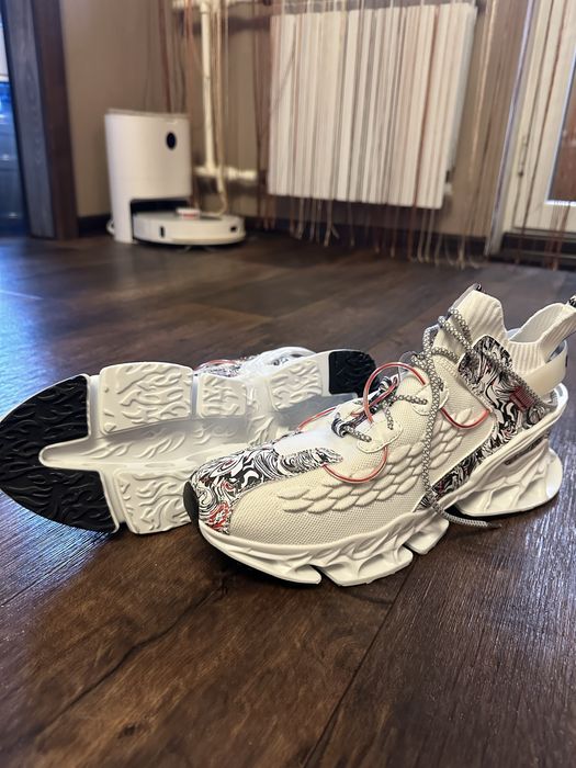 Кроссовки новые.