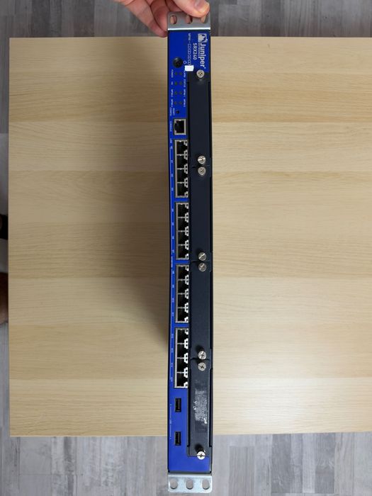 Router / Firewall Enterprise Juniper SRX240 – 16 Porturi Gigabit