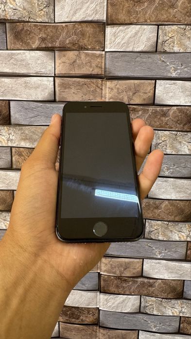 Телефон iPhone 8