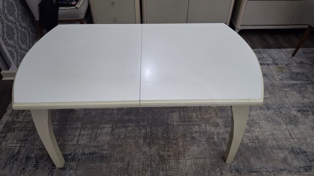 Продам обеденный раздвижной стол..