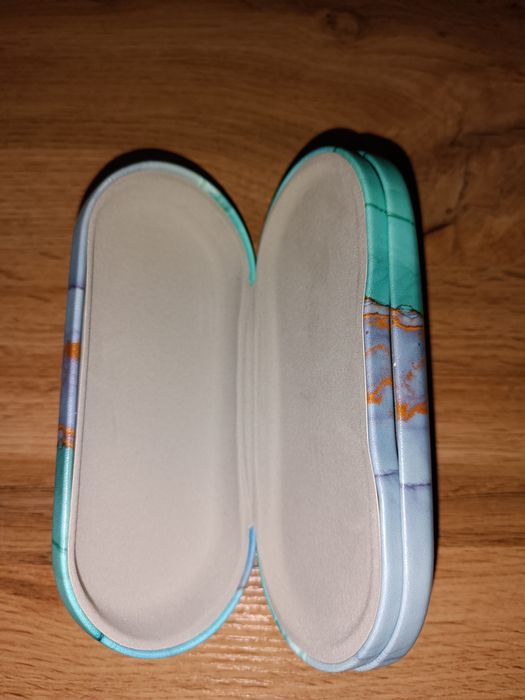 Футляр для очков и линз