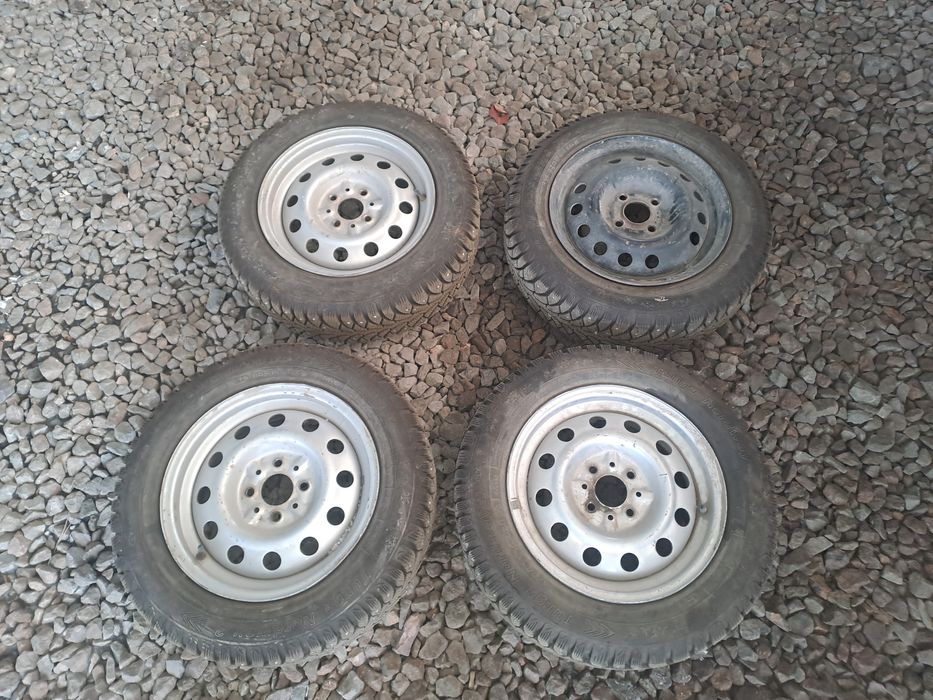 Продам комплект зимней резины с дисками