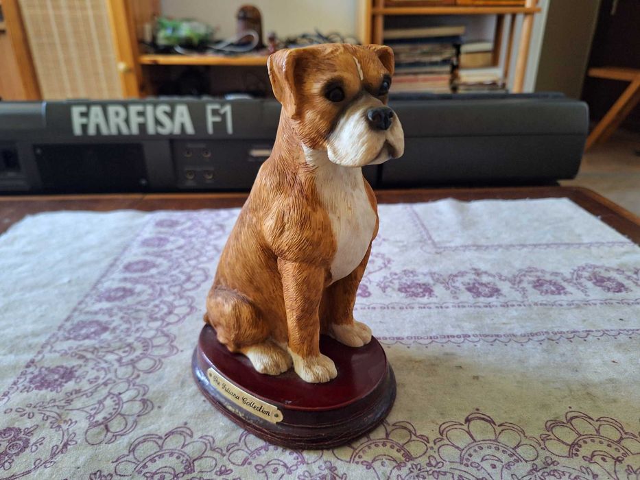 Фигура на куче булдог