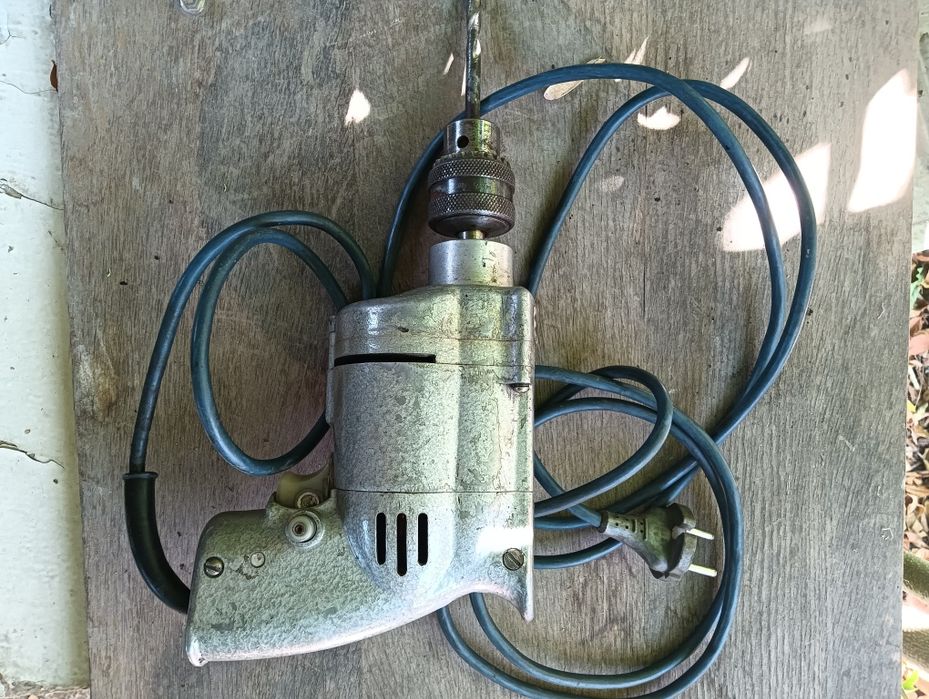 Продается электродрель СССР 9500т