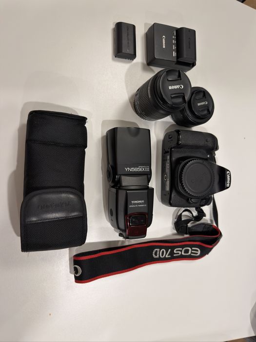 Canon EOS 70D kit + 18-55 STM + 50mm + blitz Yongnuo + rucsac Lowepro