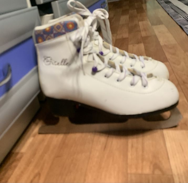 Коньки фигурные Giselle