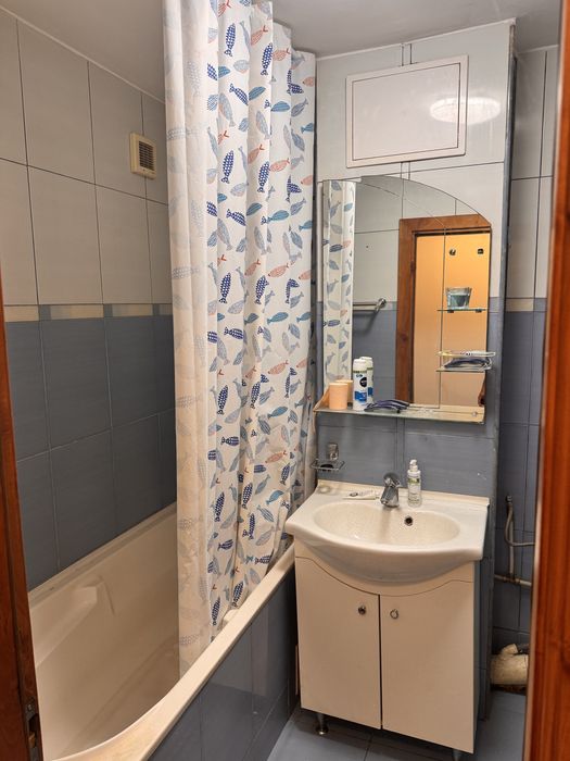 Pentru închiriere   APARTAMENT 2 camere situat Central - Ramada