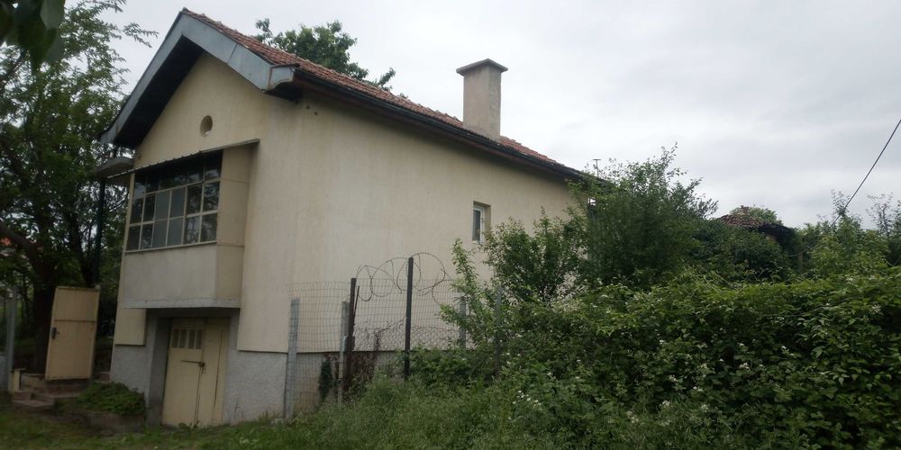 Продавам къща в с Горно Вършило, общ. Септември, област Пазарджик.