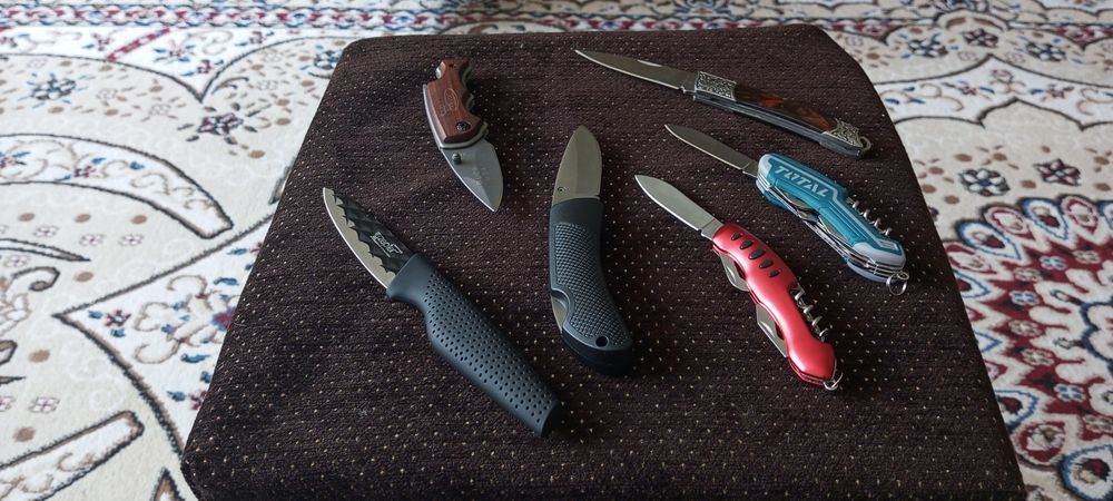 Продам - коллекцию Ножей .