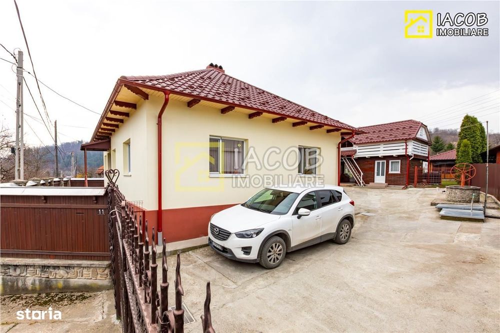 Casa, anexe, 3762 mp teren, 25000 mp padure, Comanesti, jud. Bacau