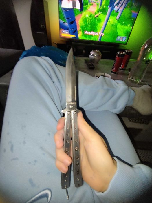 Продавам нож пеперудка