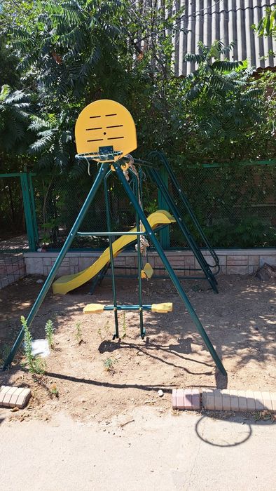 Продаётся детский игральный комплекс.