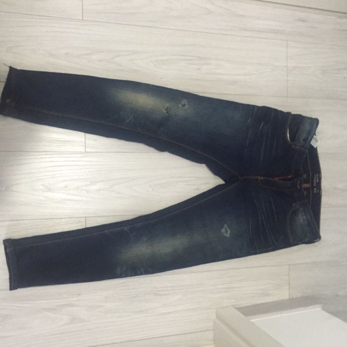 Vând blugi pull and bear