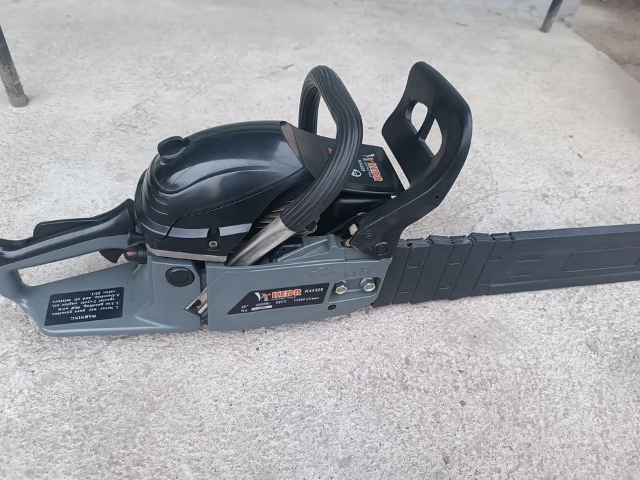 Продам бензопилу КЕДР