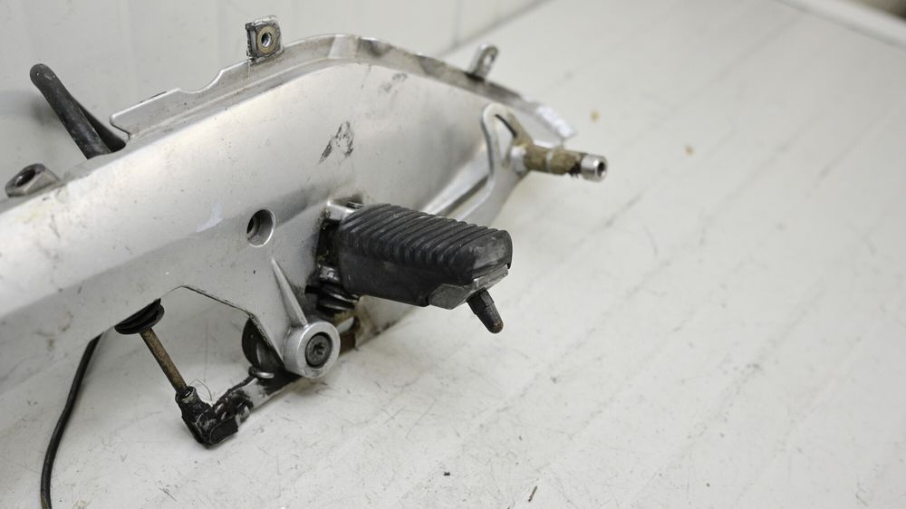 Suport Scarita Dreapta Pedala Cu Pompa Frana BMW R1200RT 2005 - 2009