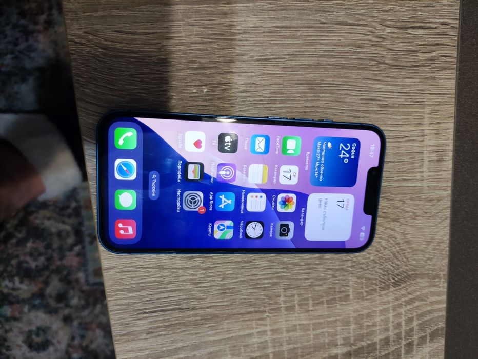 Продавам iphone 13 blue