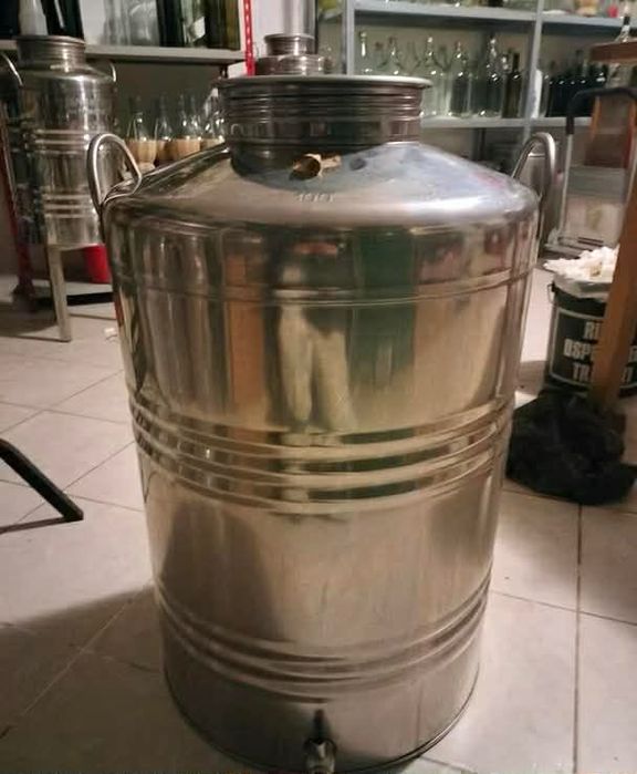 Италиански неръждаем съд INOX 110 л – много добро състояние с кран