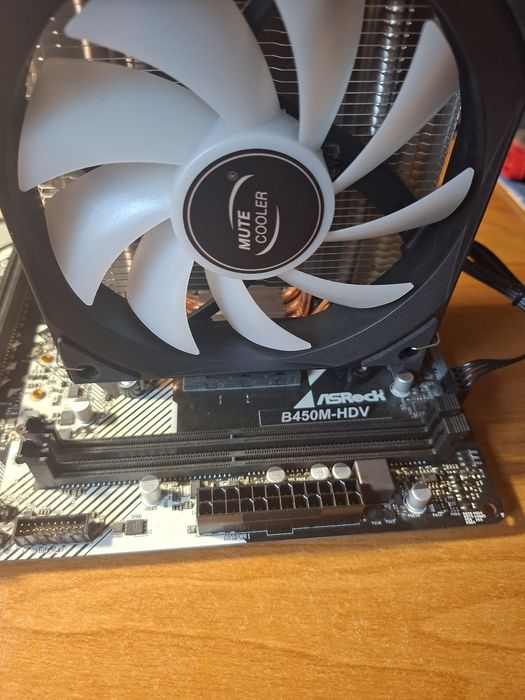 Комплект R7 2700 + B450 + Кулер