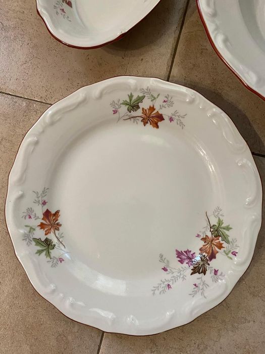 Комплект чинии на Изида 24части нови