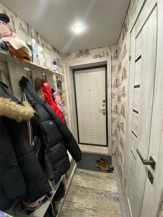 S  Продам 2-х ком на востоке