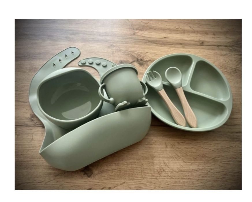 Продается комплект детской посуды