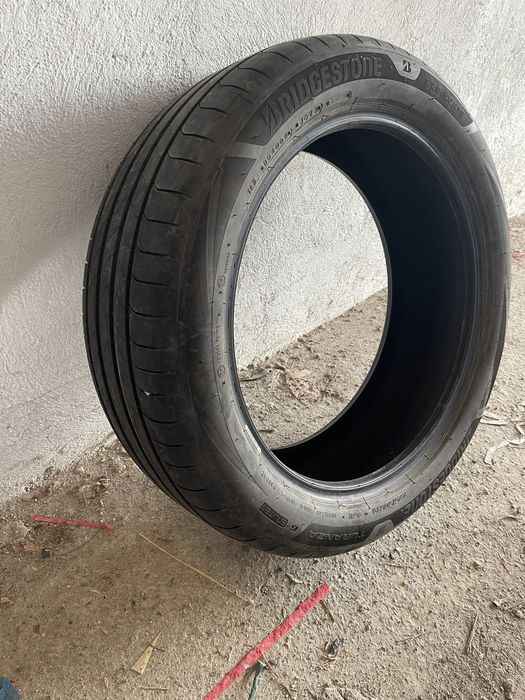 Летни гуми Bridgestone 225/50/19 . В много добро състояние.