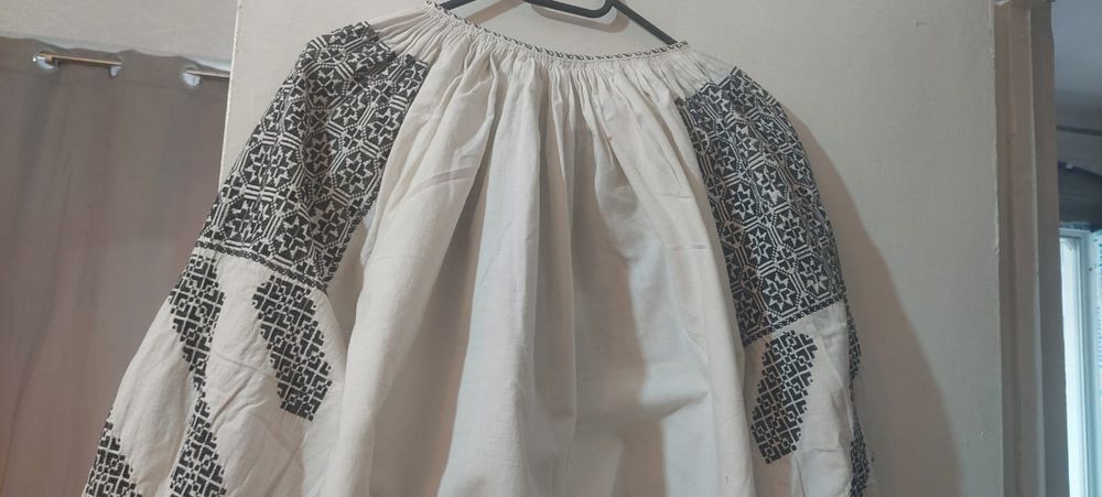 Ie autentică Bucovina, cusută manual, colecție excepțională,120 de ani