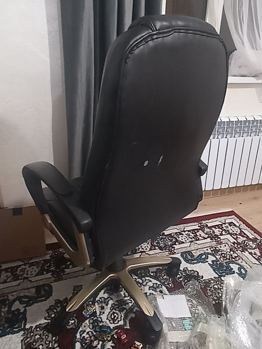 Кресло офисное черное