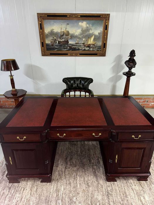 Класическо бюро Chesterfield