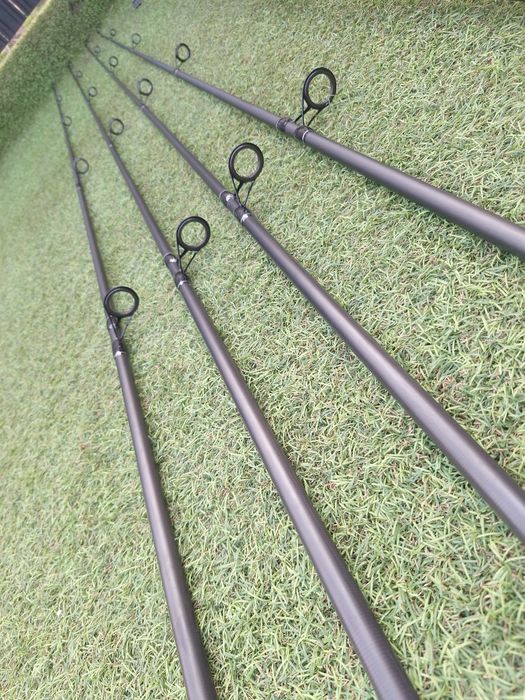 SET 4 Lansete FL LEGEND CARP 3.60 m 3.75 Lbs 2 tronsoane

Produs nou c