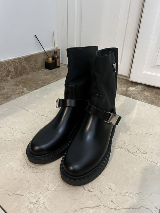 Продам кроссовки новые