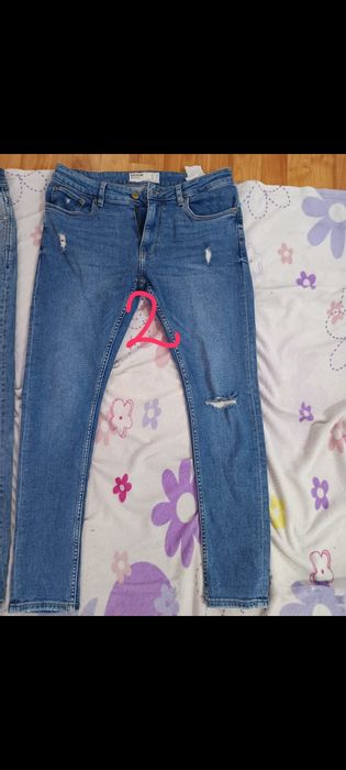 Pantaloni blugi  bărbați stare buna folosit un an   preț 30 lei  1 buc