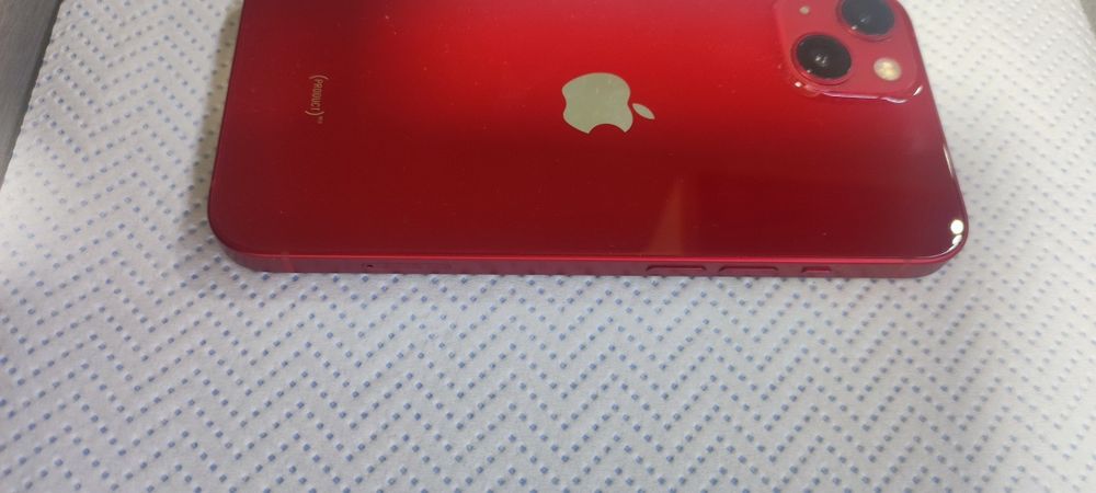 Iphone 13 червен