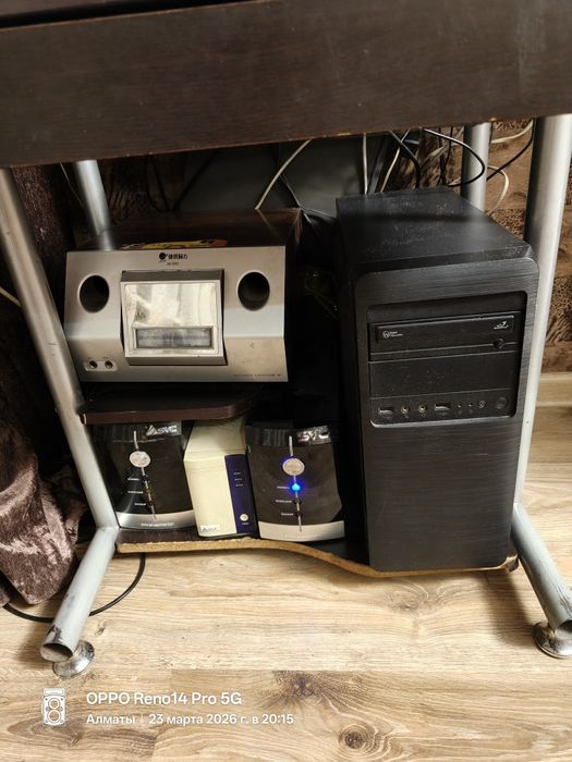 Компьютерный стол