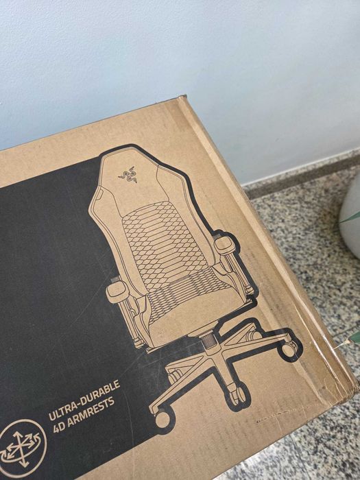 Scaun Gaming Razer Iskur V2 NewGen (CUTIE, SIGILAT, -25%, CURIER) precum SecretLab