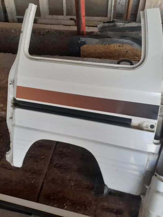 Eshiklar toza kraskasi yoq