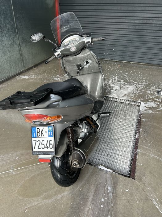 Scuter aprilia leonardo