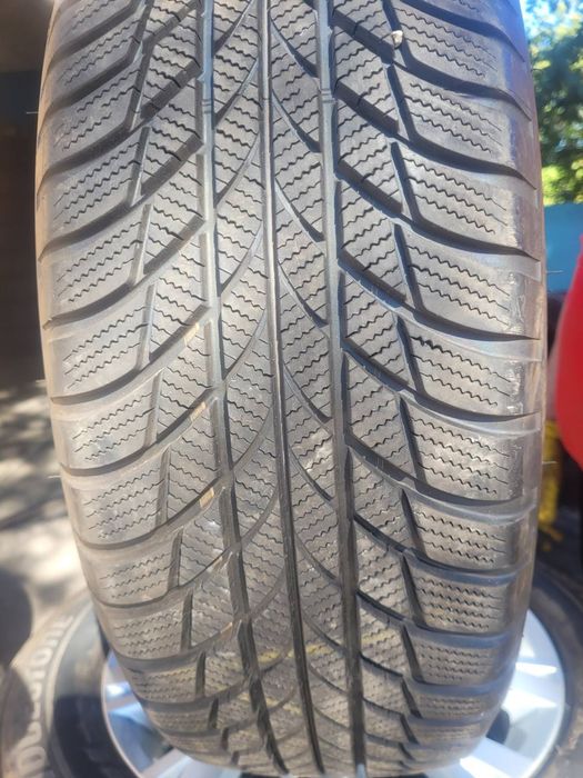 Зимни гуми 215 65 17 Bridgestone