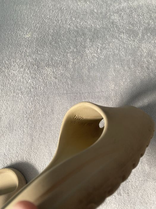 Adidas yeezy slide