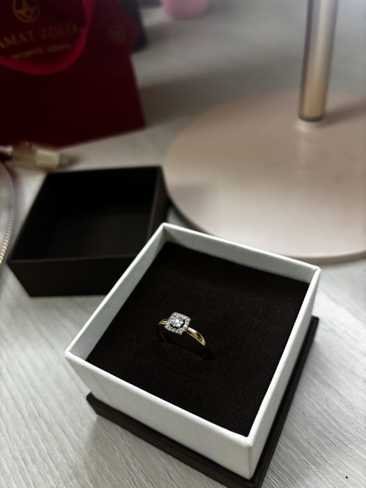 Золотое кольцо с бриллиантами