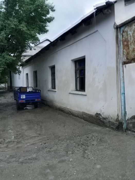 Uy joy sotiladi narx kelishiladi