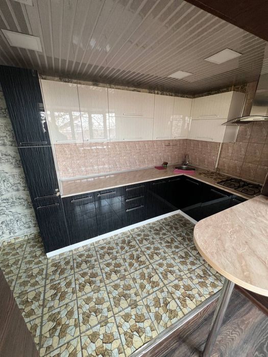 Продается квартира 3 комнатная 4 этаж кирпичный дом 77 серия