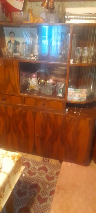 Vitrina dulap maro din furnir