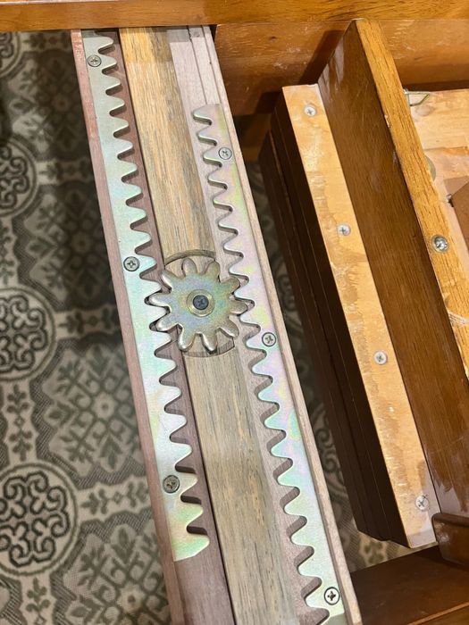 Стол обеденный и 6 стульев