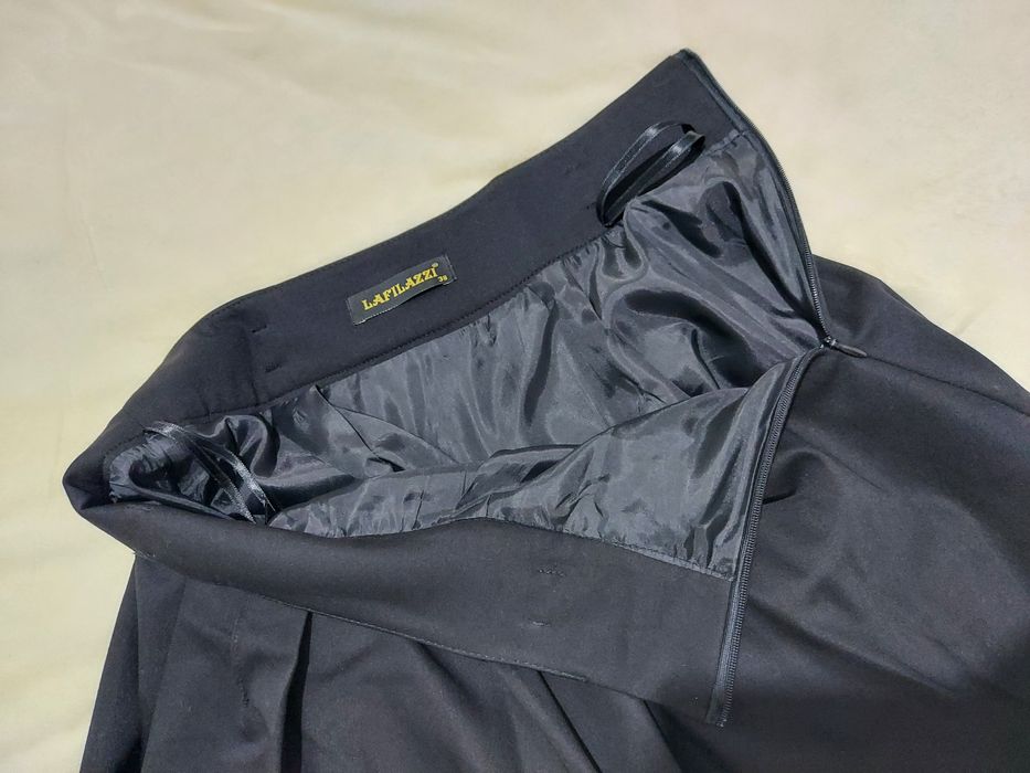 Чёрная школьная юбка