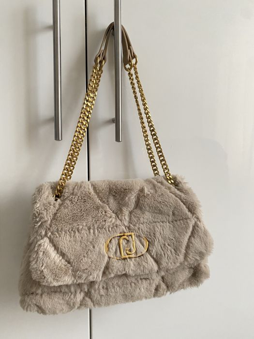 Geanta Liu Jo Lapuffy bej, faux fur, ca noua, lant auriu, originala