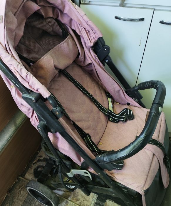 Продам коляску прогулочную